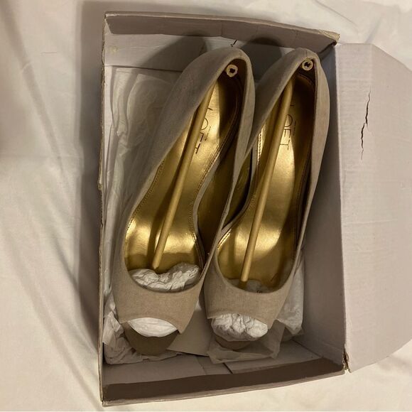 LOFT Vegan Faux Suede Peep Toe Pumps Sz 9 excellent condition. Comfortable shoe - Picture 13 of 16